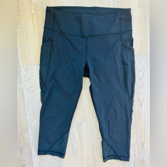 Black Lululemon Cropped Leggings with Pockets Size 10 - Picture 2 of 3